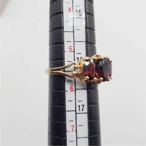 10k Solid Yellow Gold Oval Genuine Garnet Three Stone Ring - Picture 5 of 6